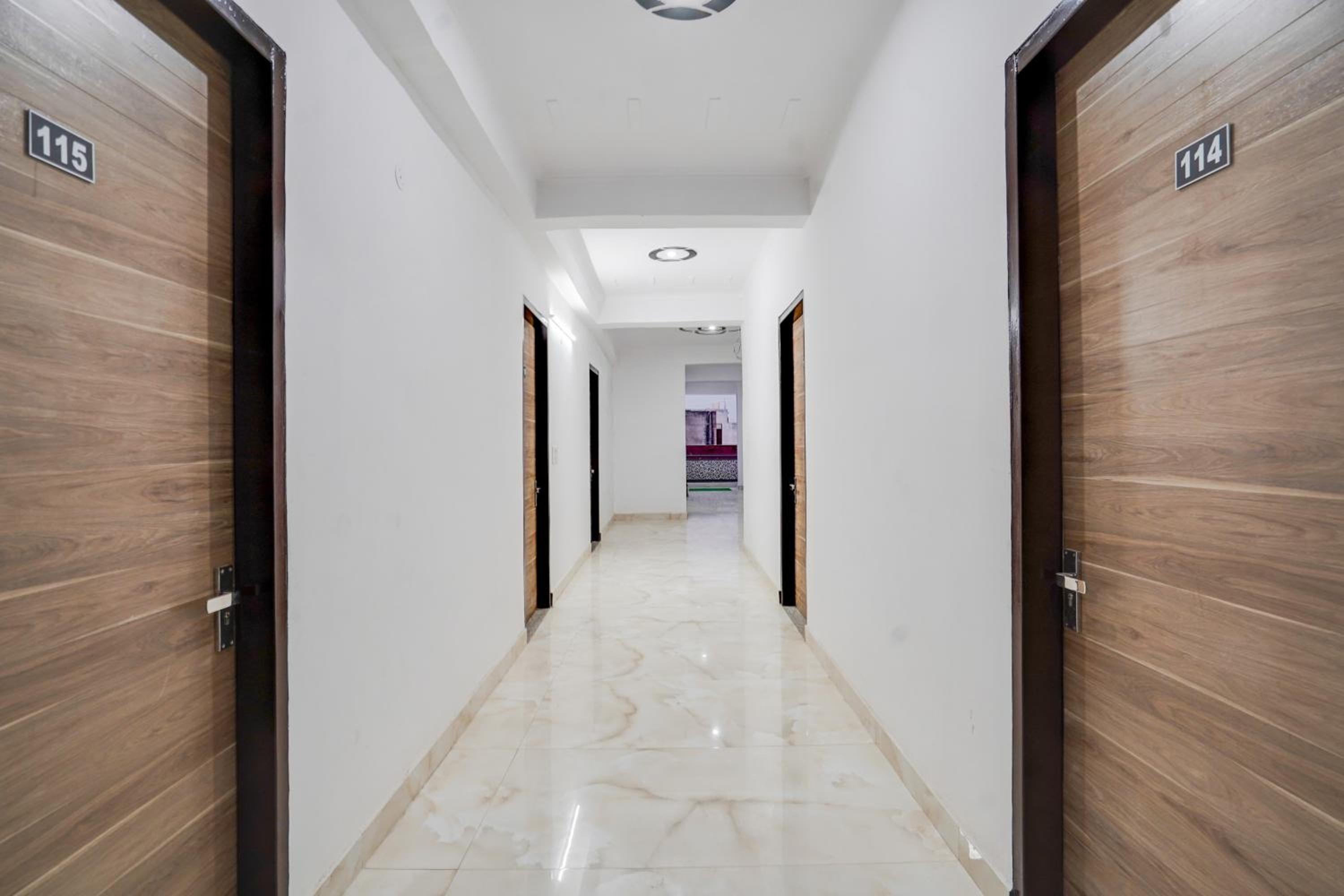 Super OYO Hotel O Comfort view 3