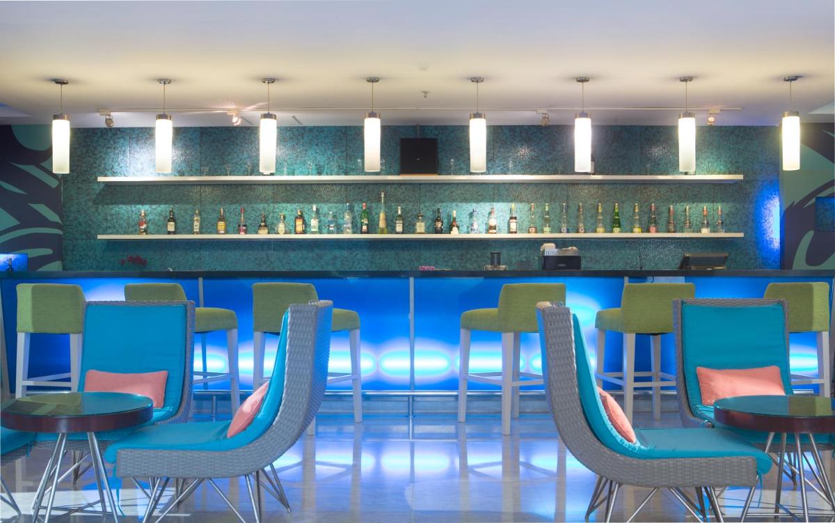bar
