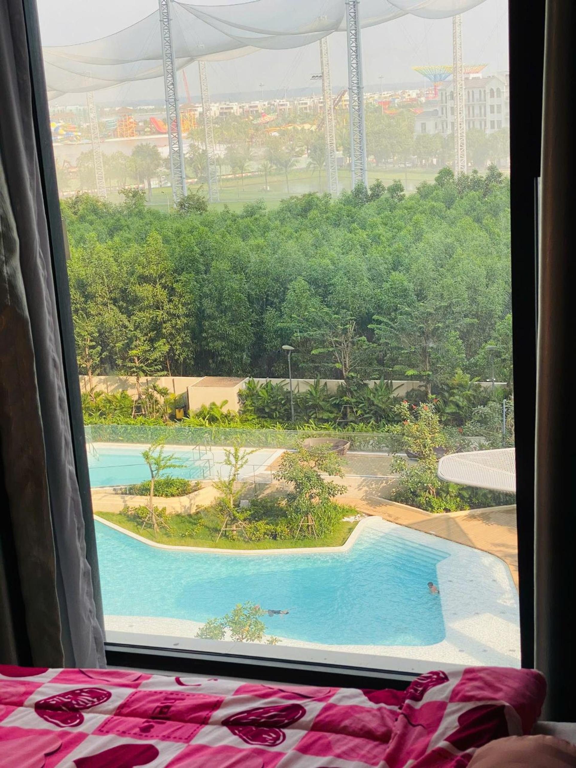 Căn hộ cao cấp 2PN Vinhomes Q9 view 2