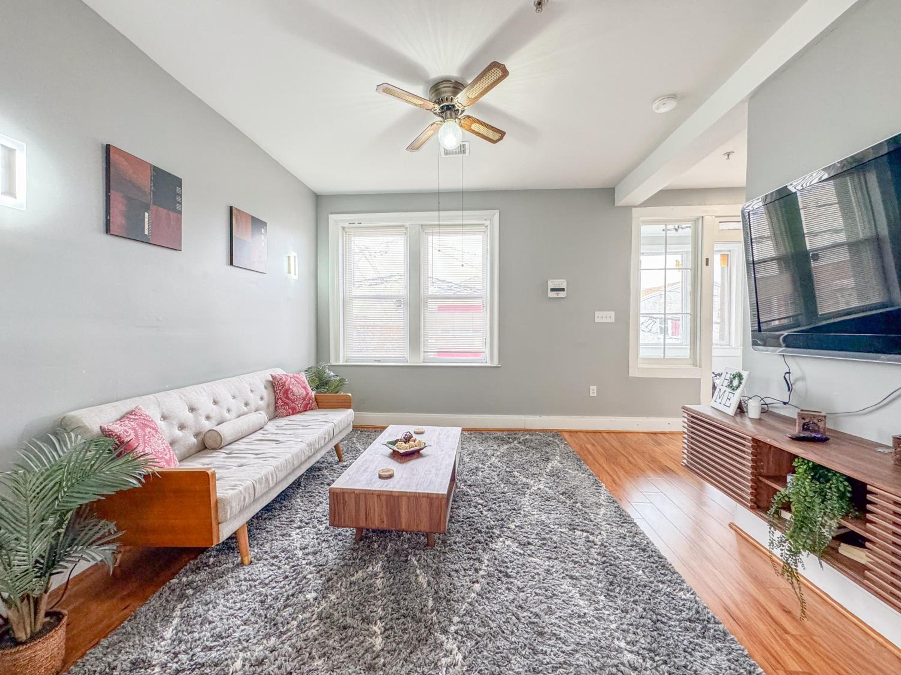 Photograph supplied for 3 bed 1 bath FREE parking near NYC