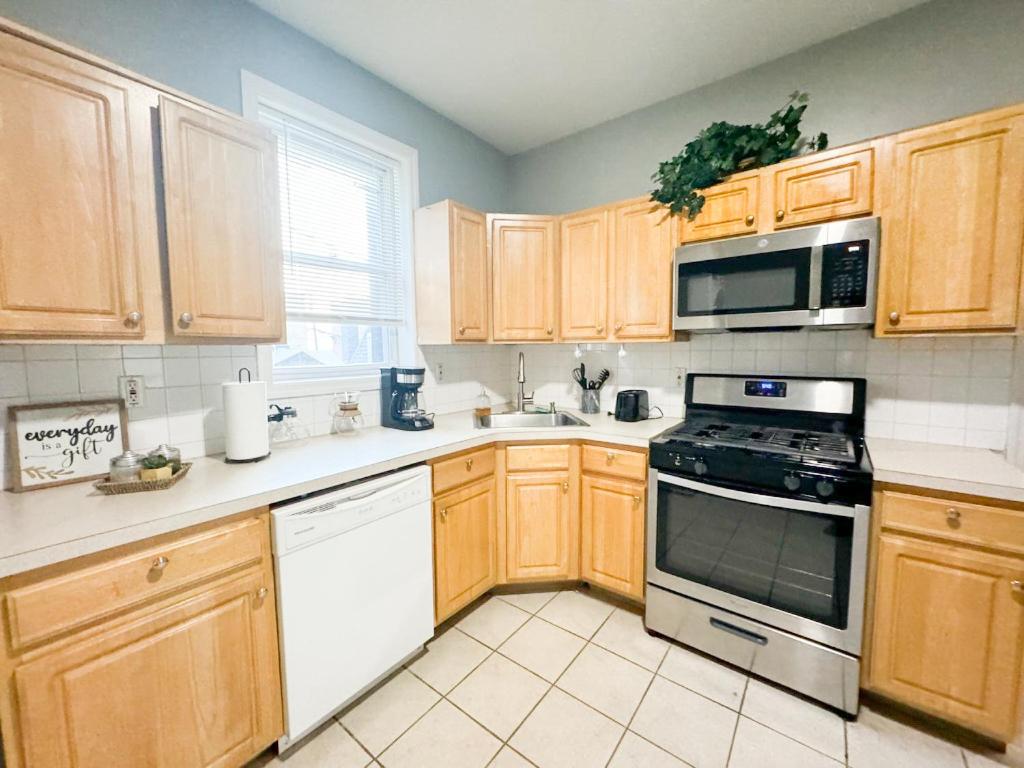 Photograph supplied for 3 bed 1 bath FREE parking near NYC