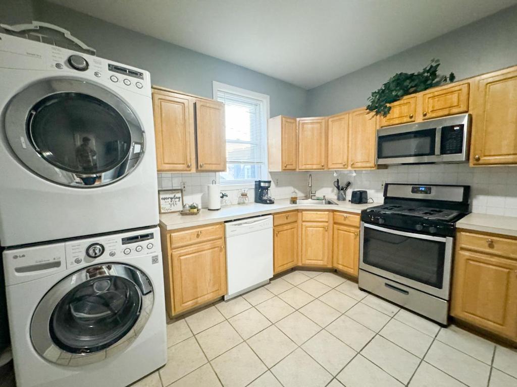 Photograph supplied for 3 bed 1 bath FREE parking near NYC