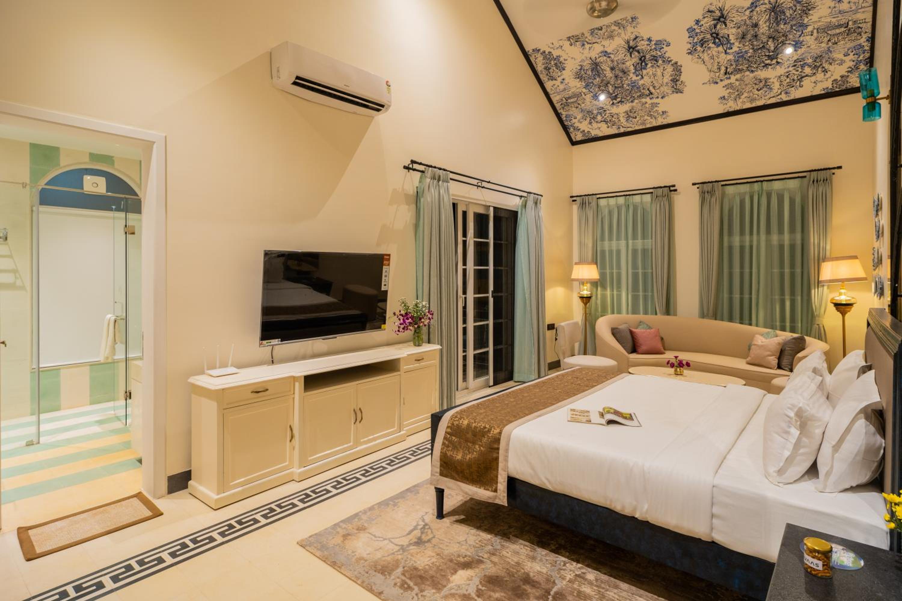 ELIVAAS 4 BHK Villa with Pvt Pool & Jacuzzi-Yashgeet view 5