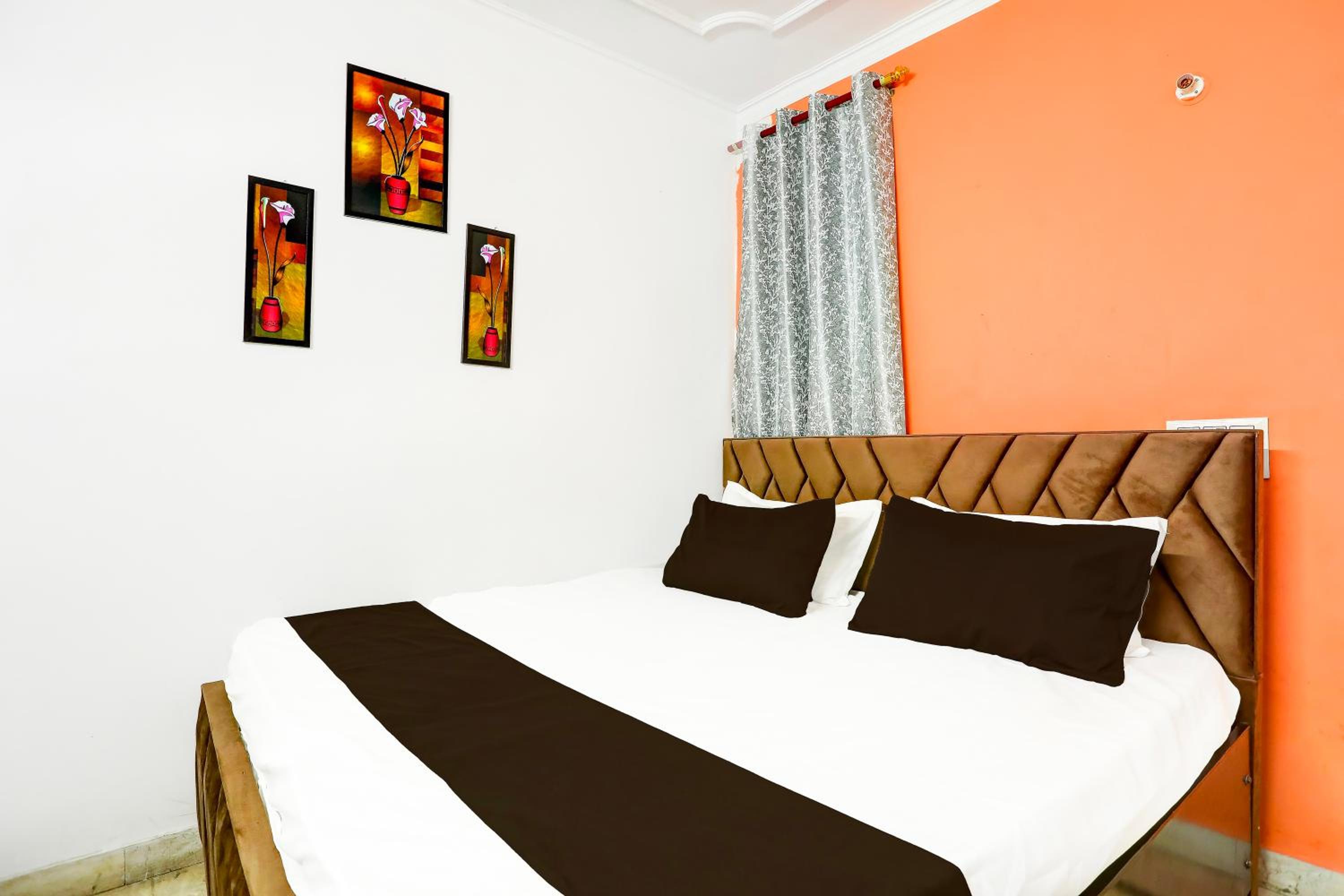 Hotel Aura - Opp Max Hospital view 4