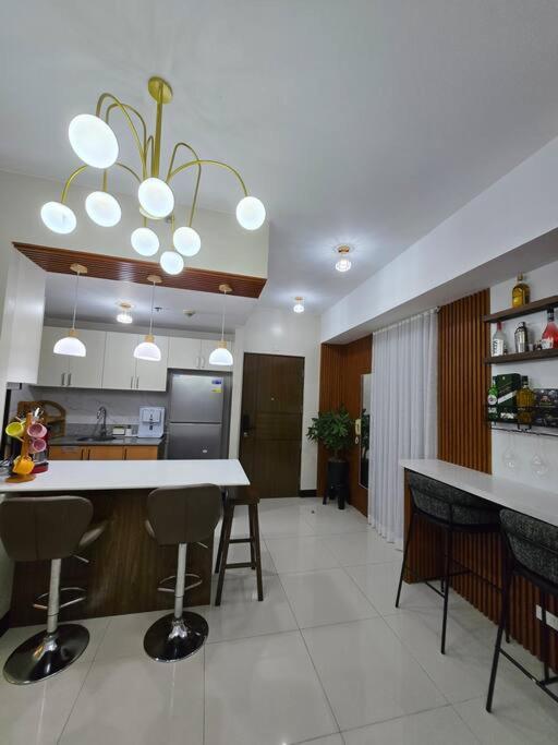 Cozy 2BR 2BA 2 Balconies Manhattan Heights Cubao
