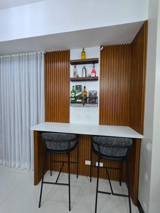 Cozy 2BR 2BA 2 Balconies Manhattan Heights Cubao