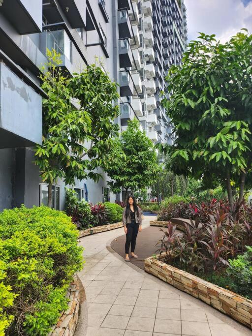 Cozy 2BR 2BA 2 Balconies Manhattan Heights Cubao