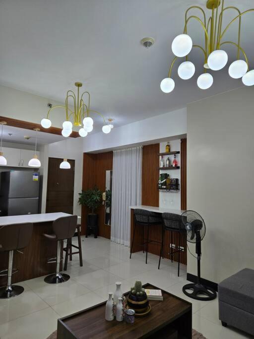 Cozy 2BR 2BA 2 Balconies Manhattan Heights Cubao