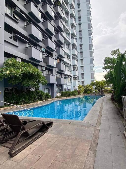Cozy 2BR 2BA 2 Balconies Manhattan Heights Cubao