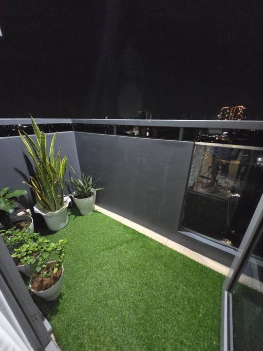 Cozy 2BR 2BA 2 Balconies Manhattan Heights Cubao