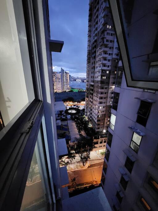 Cozy 2BR 2BA 2 Balconies Manhattan Heights Cubao