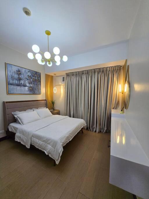 Cozy 2BR 2BA 2 Balconies Manhattan Heights Cubao