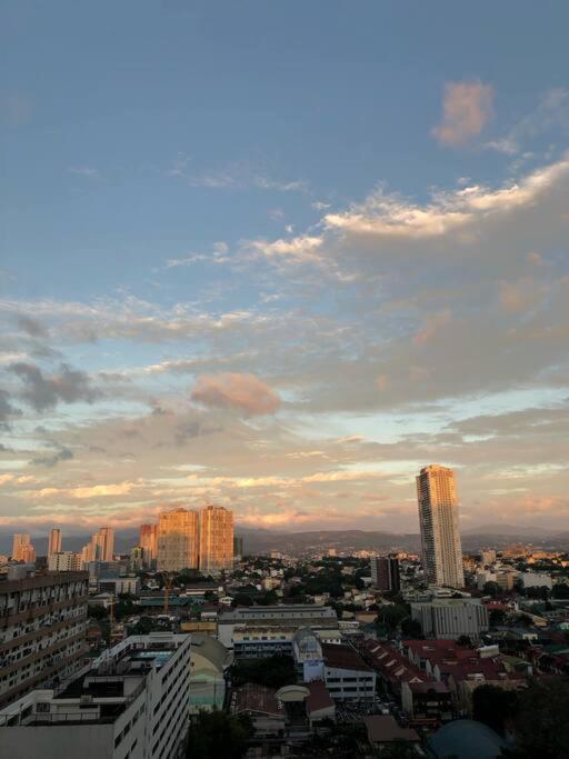 Cozy 2BR 2BA 2 Balconies Manhattan Heights Cubao