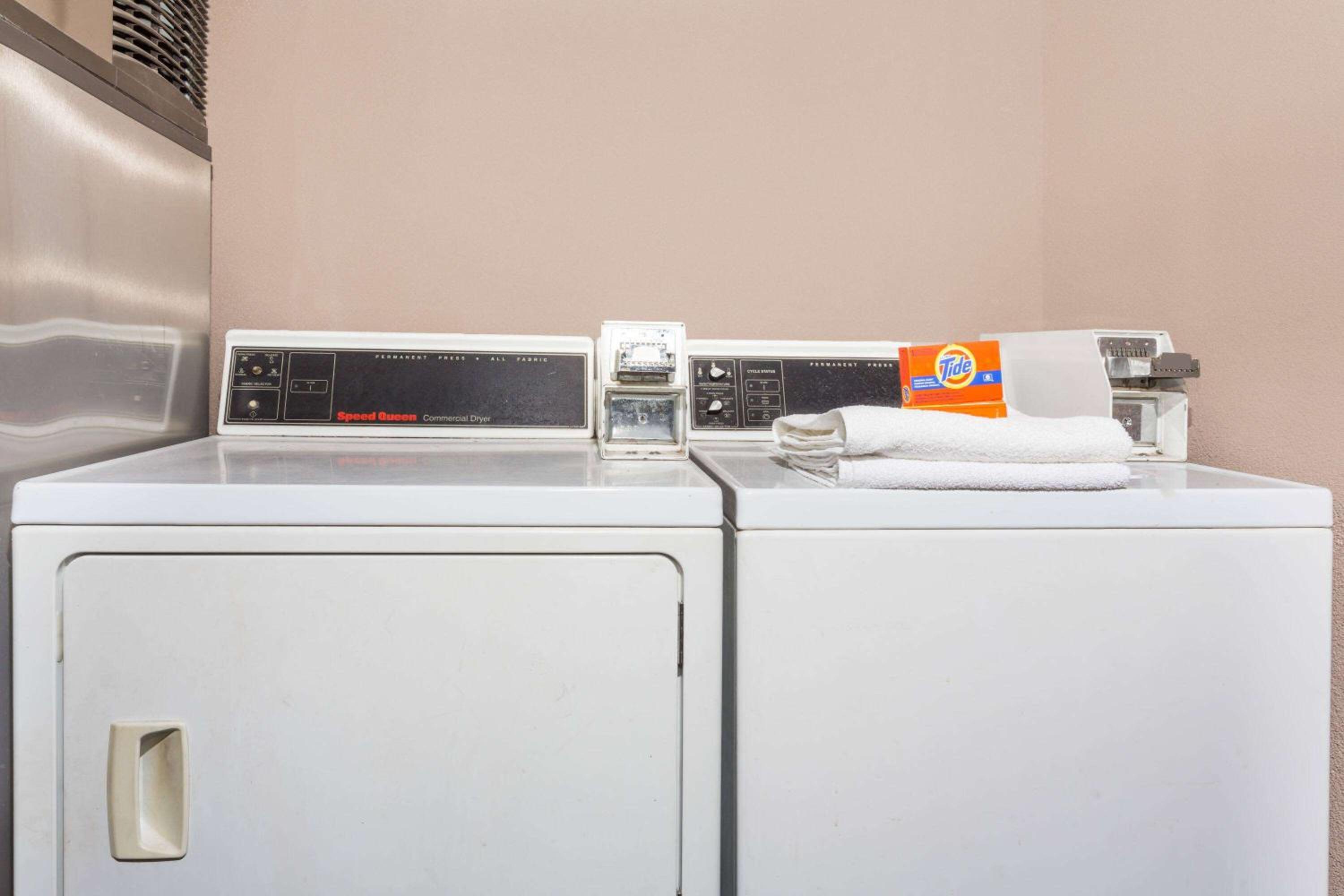 Marianna Vacations - Super 8 by Wyndham Marianna - Property Image 2