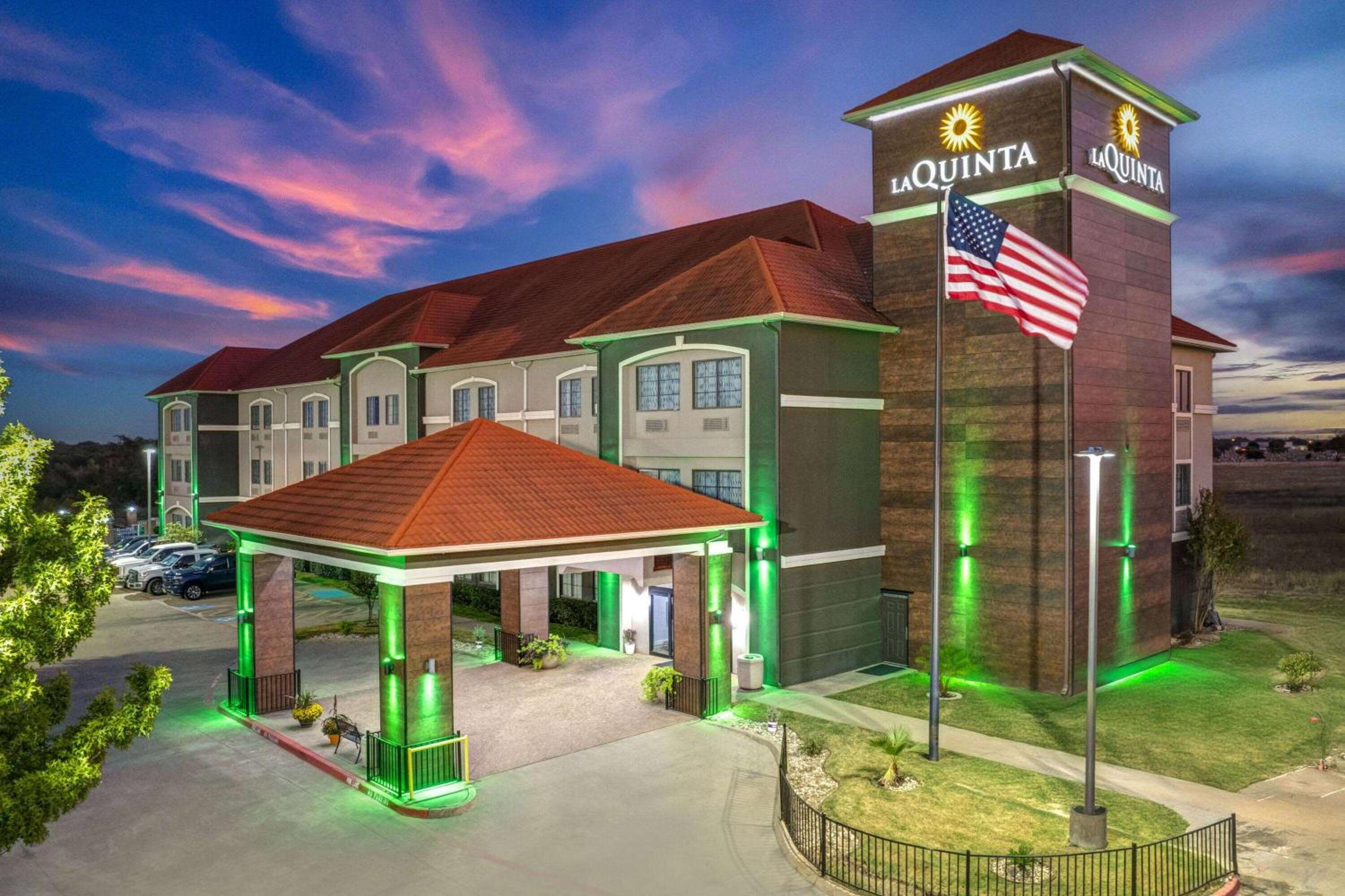 Dallas / Fort Worth Vacations - La Quinta by Wyndham Alvarado - Property Image 2