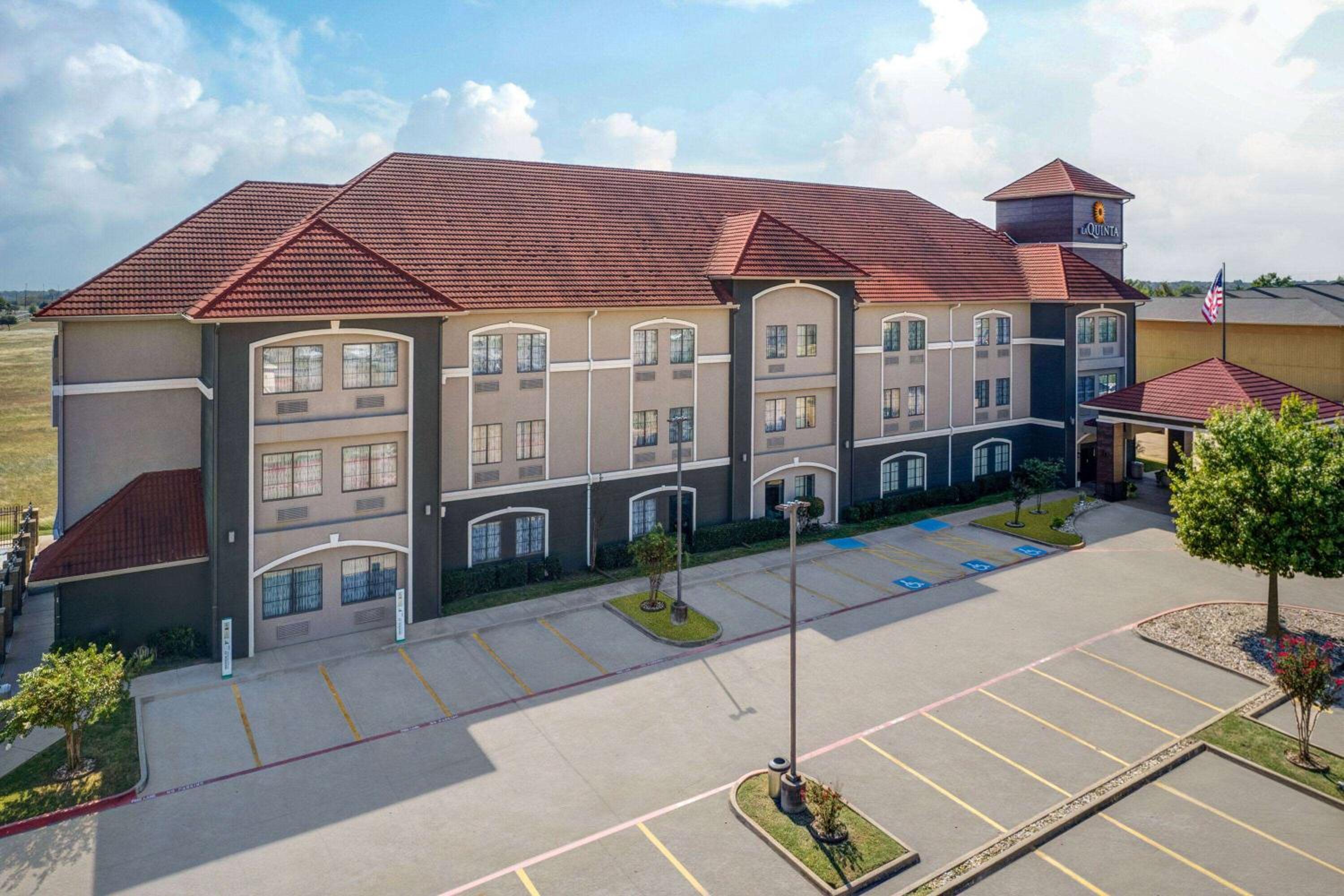 Dallas / Fort Worth Vacations - La Quinta by Wyndham Alvarado - Property Image 3