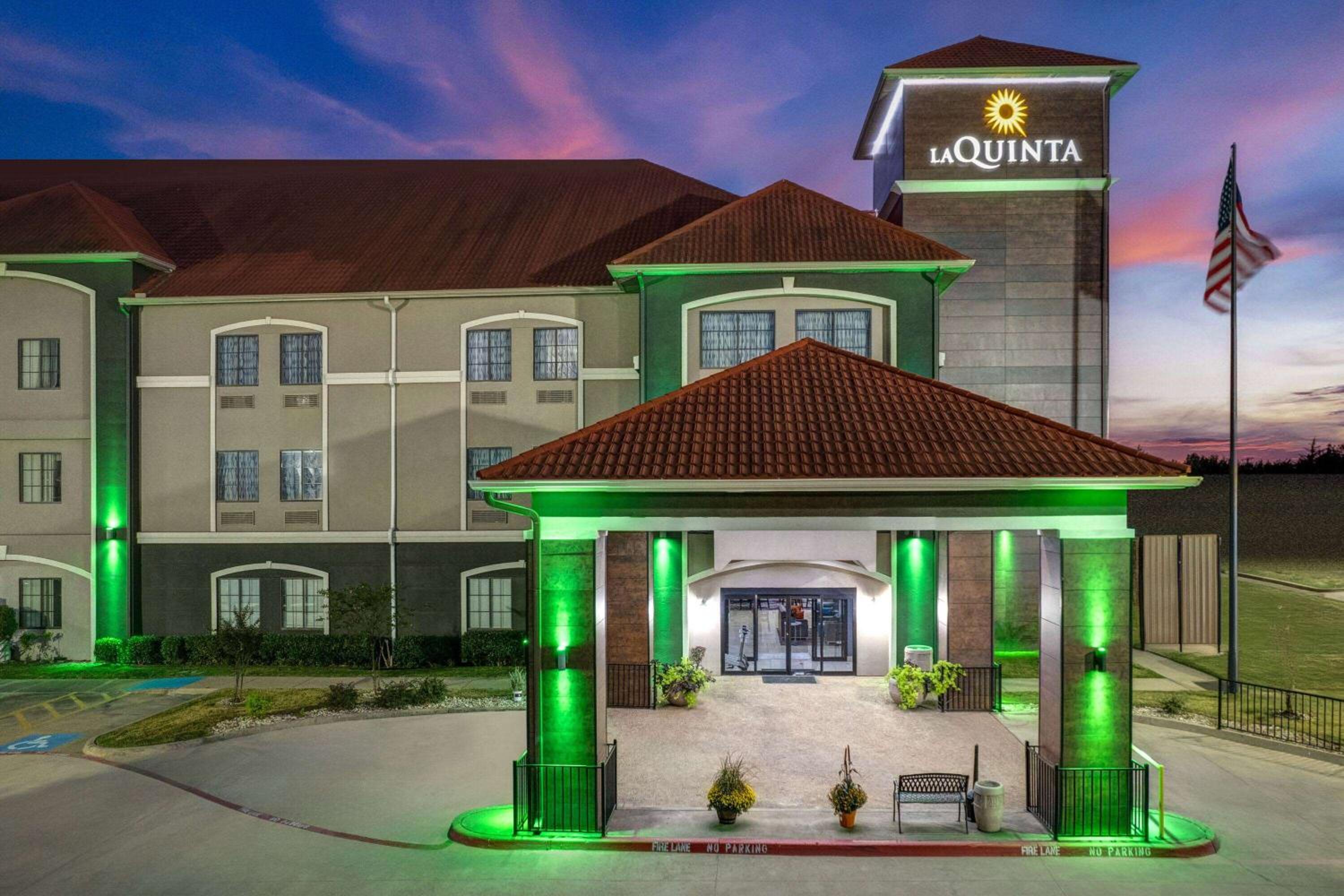 Dallas / Fort Worth Vacations - La Quinta by Wyndham Alvarado - Property Image 4