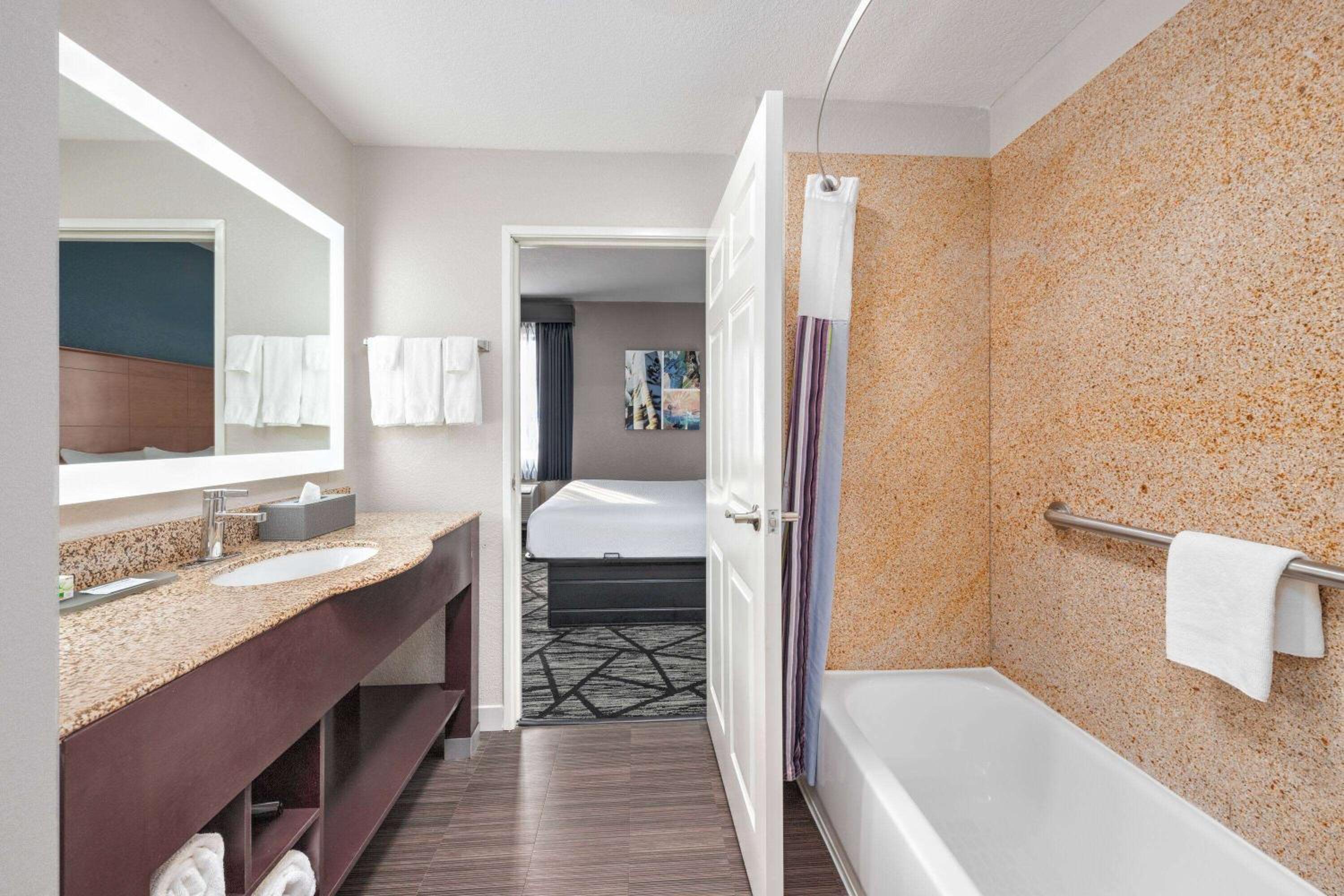 La Quinta by Wyndham Alvarado - Property Image 5