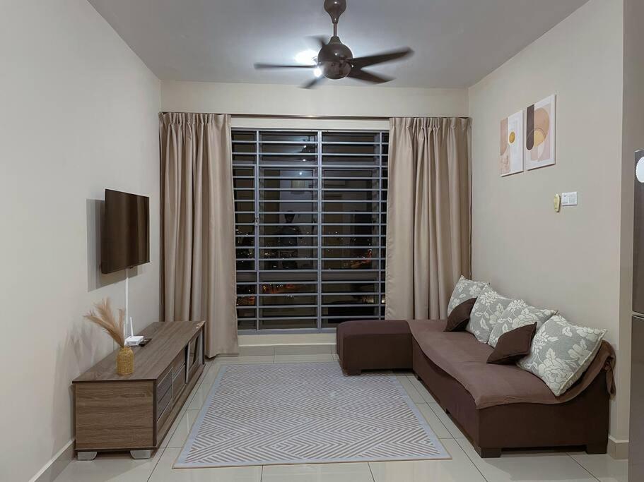 Comfy Home ARC Austin Hill