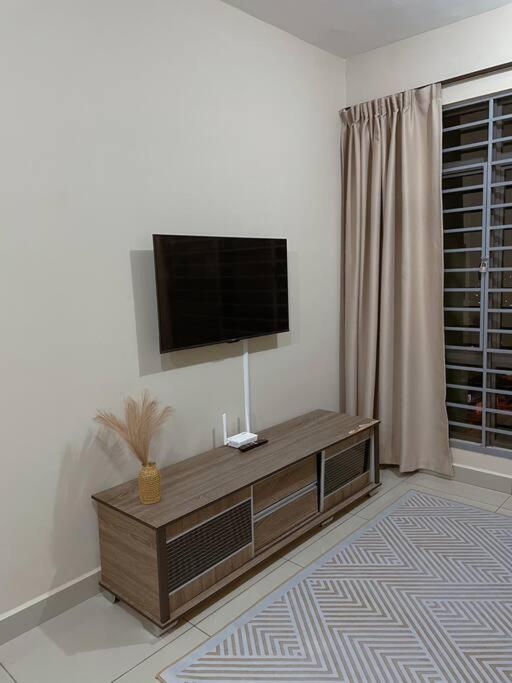 Comfy Home ARC Austin Hill
