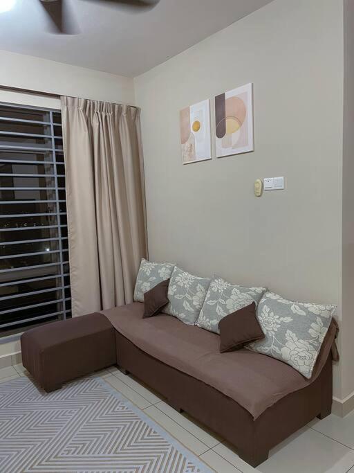 Comfy Home ARC Austin Hill