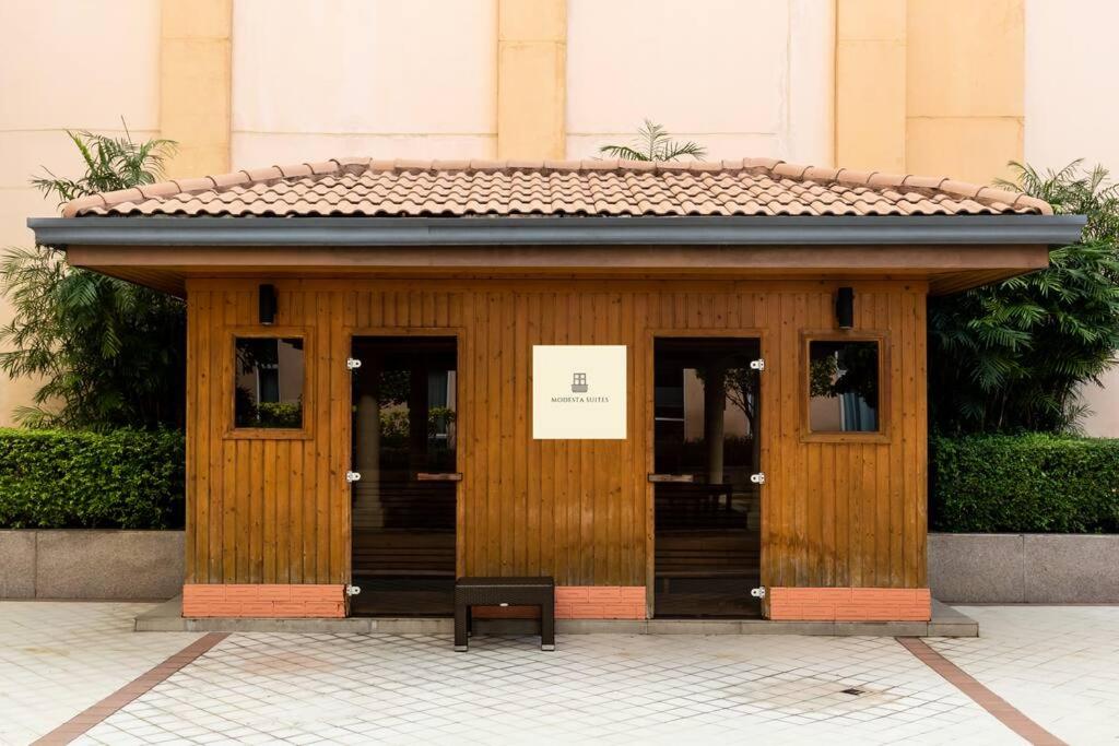 King Bed, Washer, Air Dry, Sauna, Gym & Pool Access, FAST Wi-Fi, Elegant Studio, Near Venice Grand Canal Mall, Walking Distance Britsh Embassy, 5 min drive