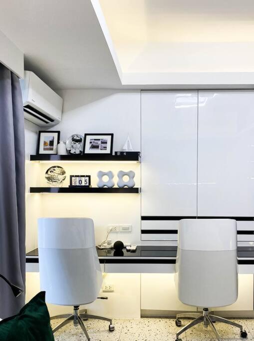 King Bed, Washer, Air Dry, Sauna, Gym & Pool Access, FAST Wi-Fi, Elegant Studio, Near Venice Grand Canal Mall, Walking Distance Britsh Embassy, 5 min drive