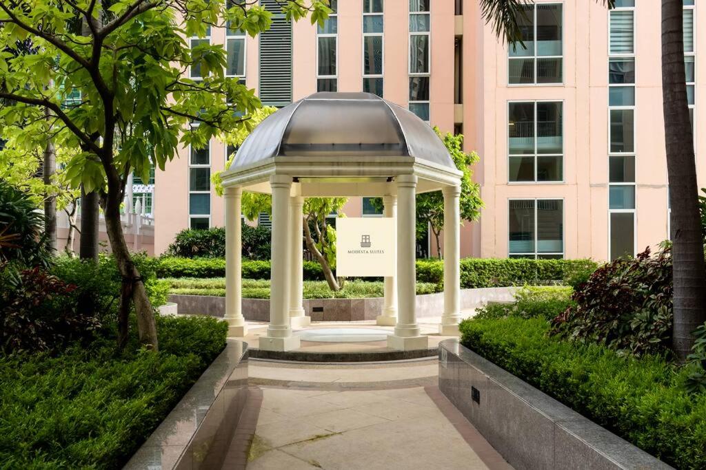 King Bed, Washer, Air Dry, Sauna, Gym & Pool Access, FAST Wi-Fi, Elegant Studio, Near Venice Grand Canal Mall, Walking Distance Britsh Embassy, 5 min drive