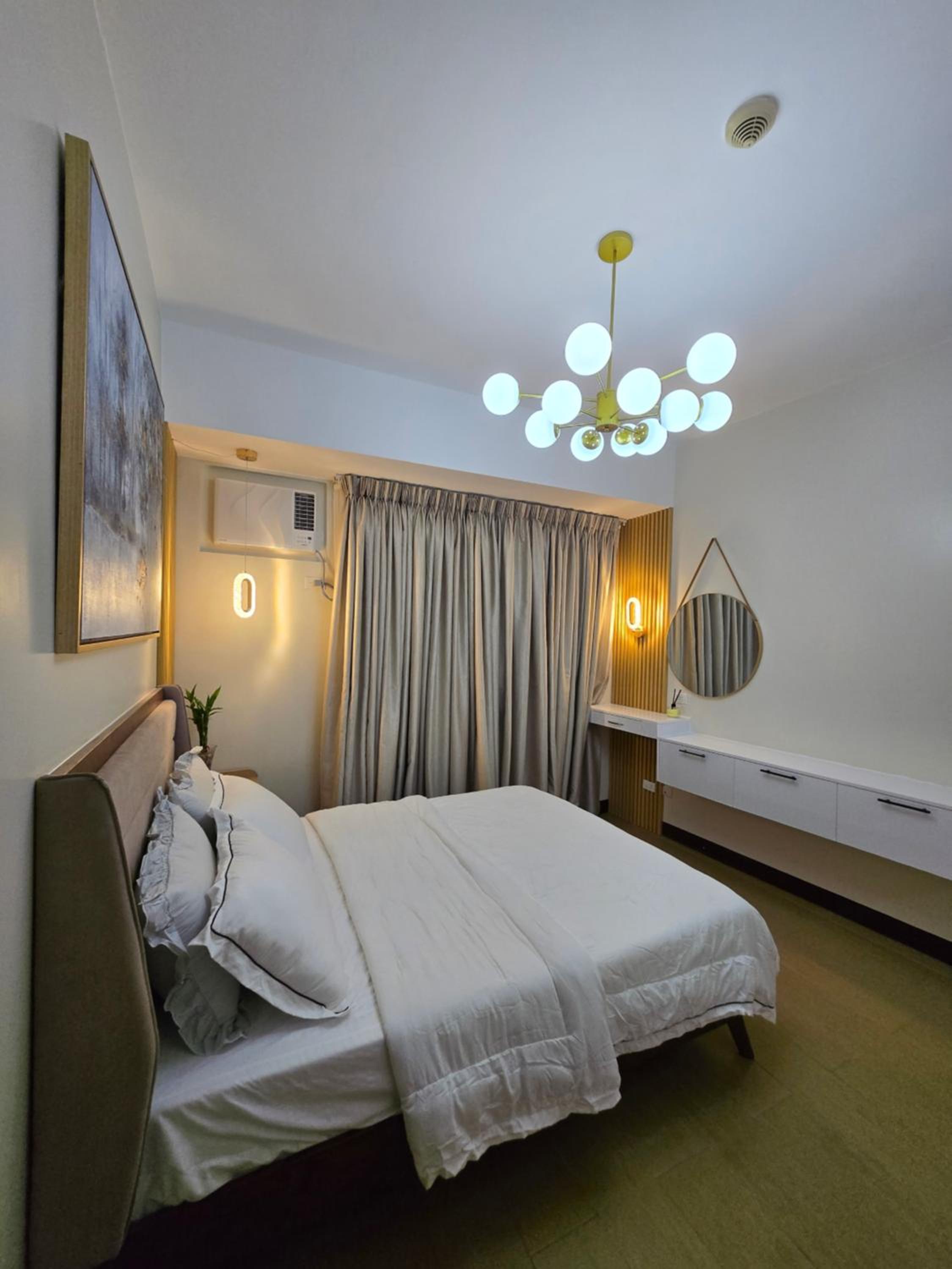 Cozy 2BR 2BA 2 Balconies Manhattan Heights Cubao