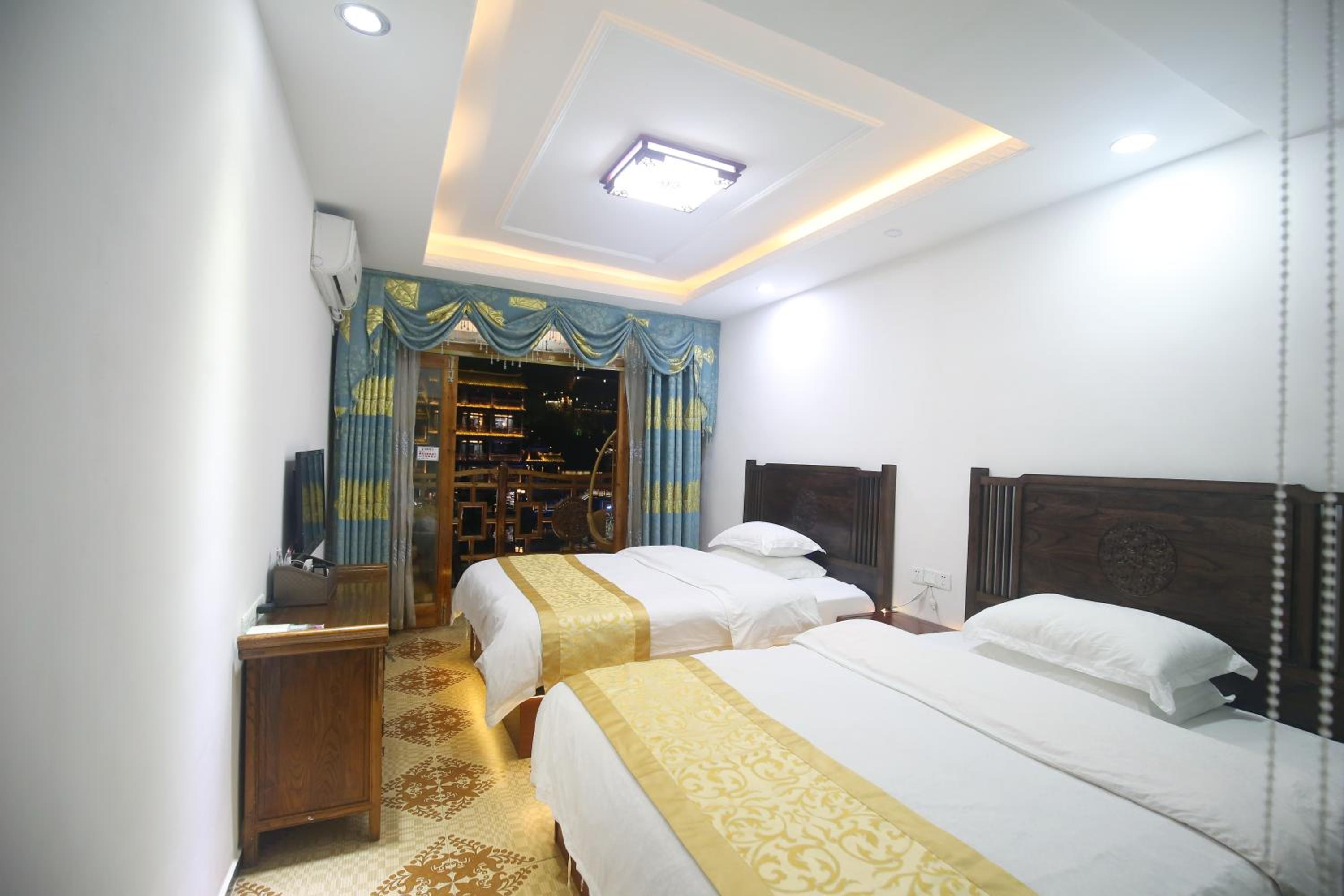 LQJ Riverside Guest House