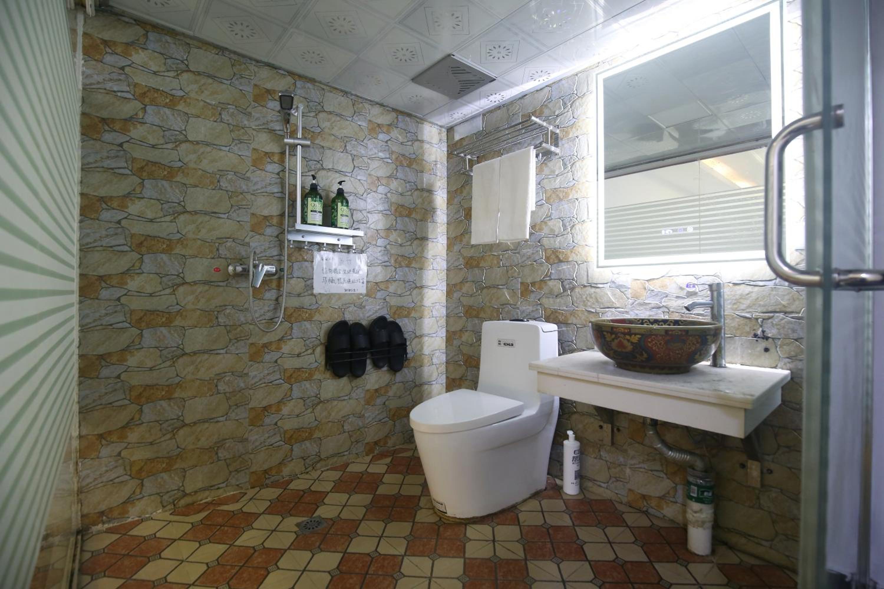 LQJ Riverside Guest House