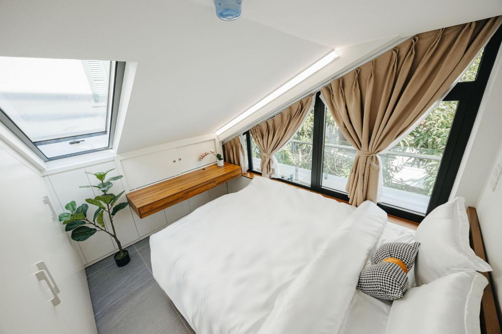 Urchin Apartment