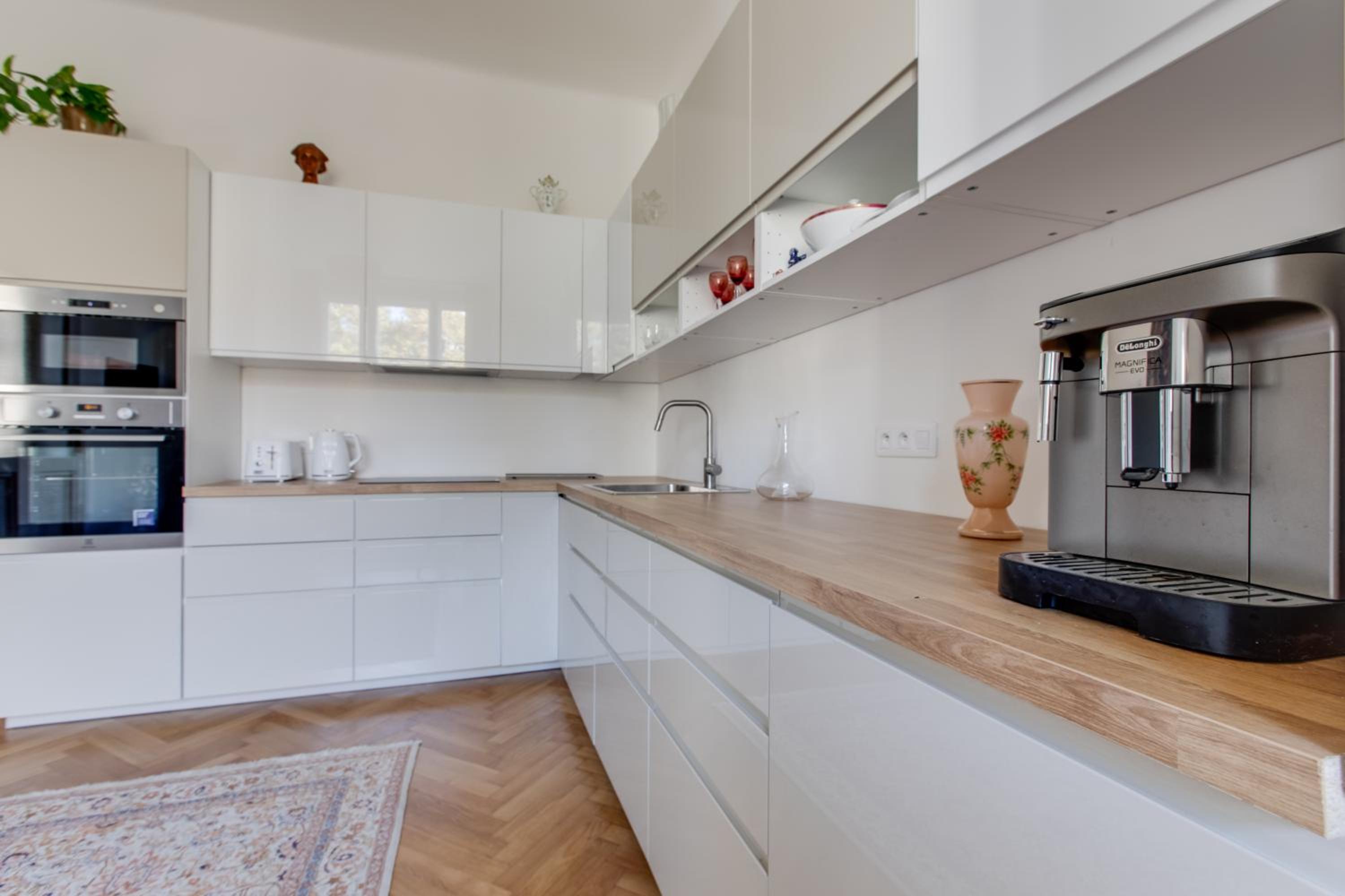 Prague Heart of Old Town Comfy Home 2BDR 2BATH