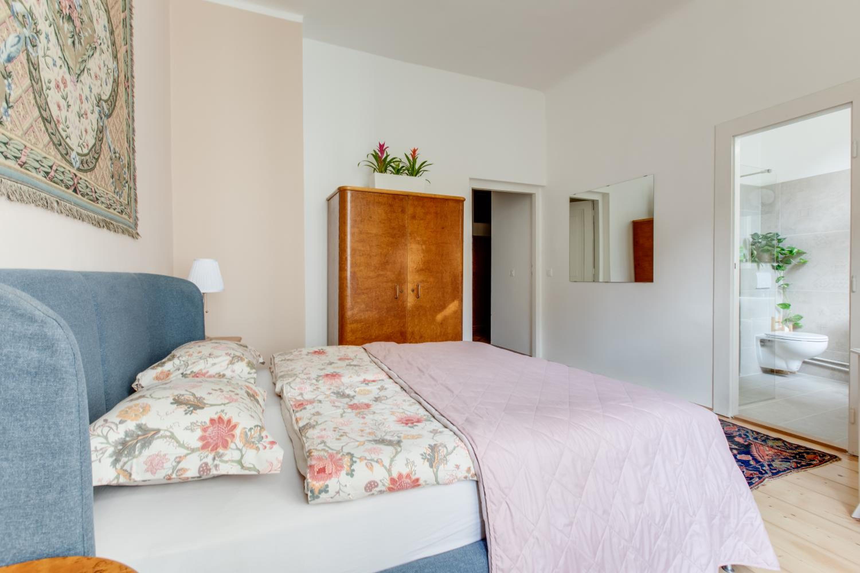 Prague Heart of Old Town Comfy Home 2BDR 2BATH