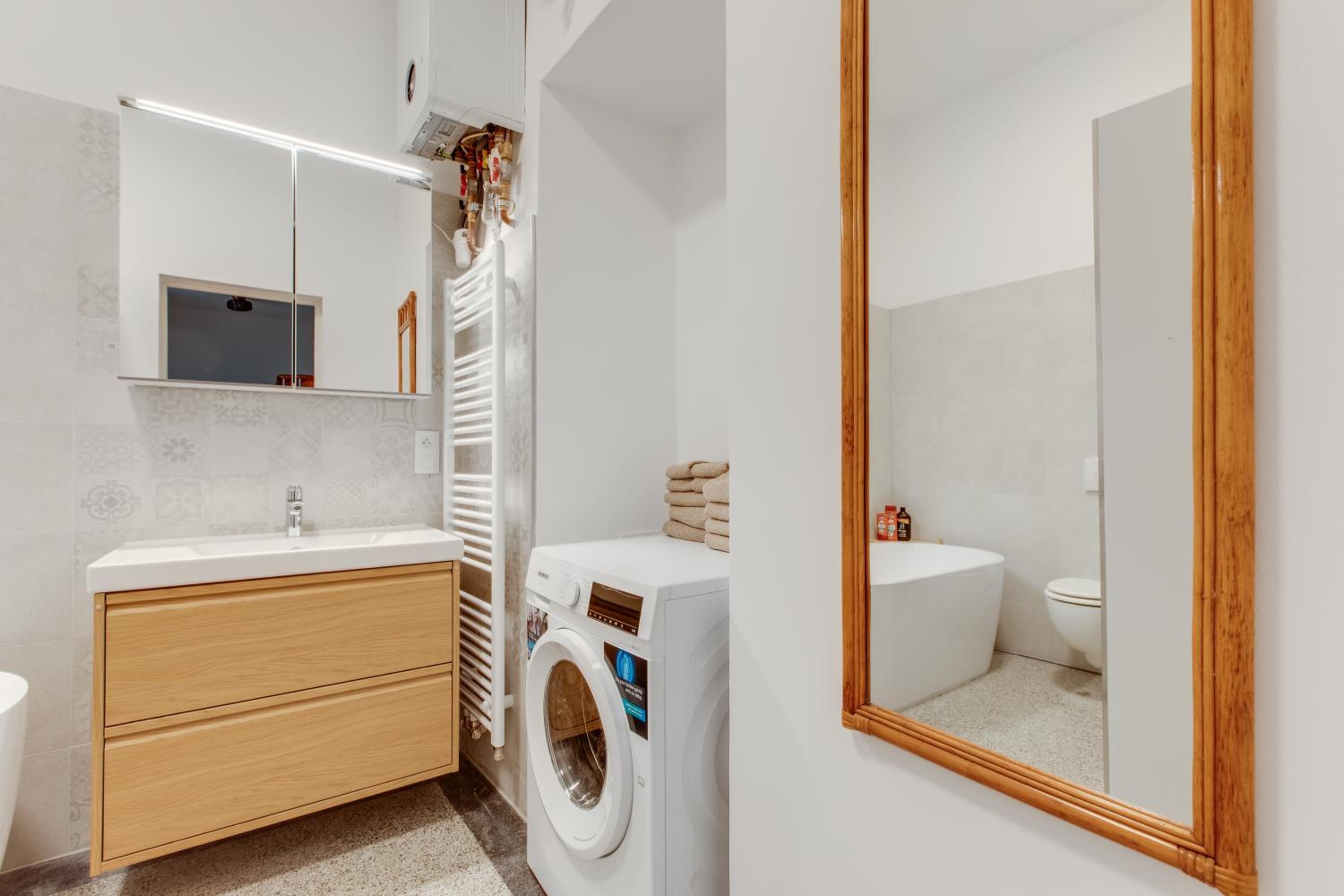 Prague Heart of Old Town Comfy Home 2BDR 2BATH