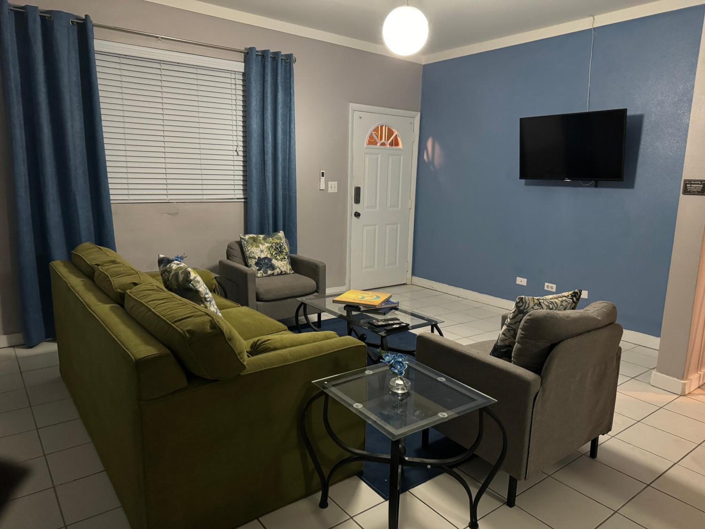 Kozy Bahamas Getaway 25mins from Airport & USA Embassy