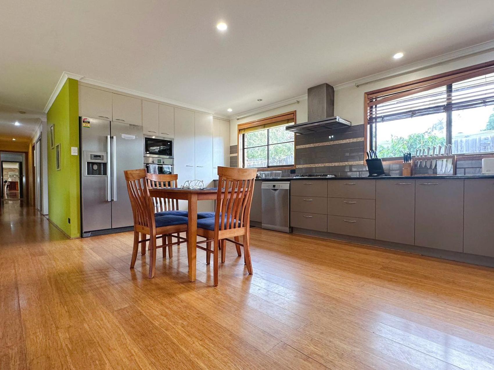 Seven Mile Beach House - 5 minutes to the Airport