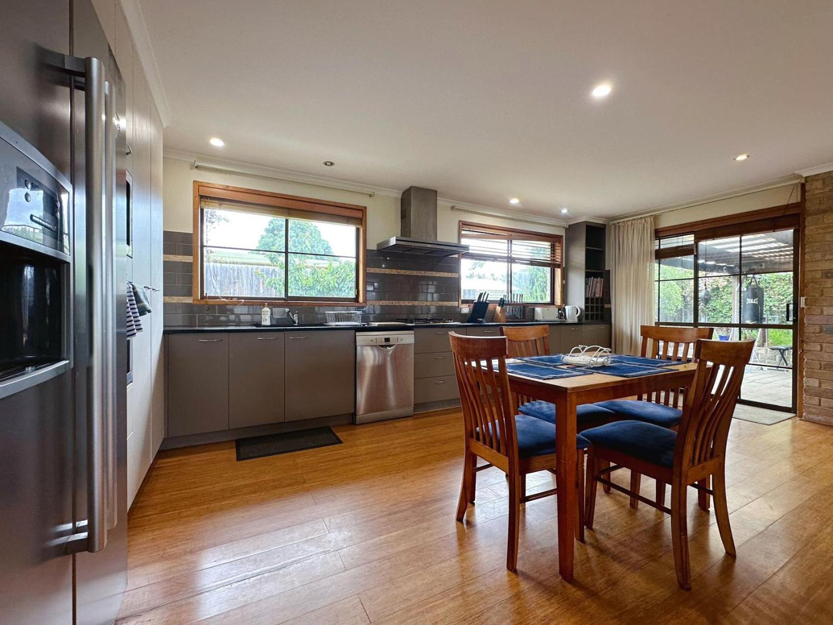Seven Mile Beach House - 5 minutes to the Airport