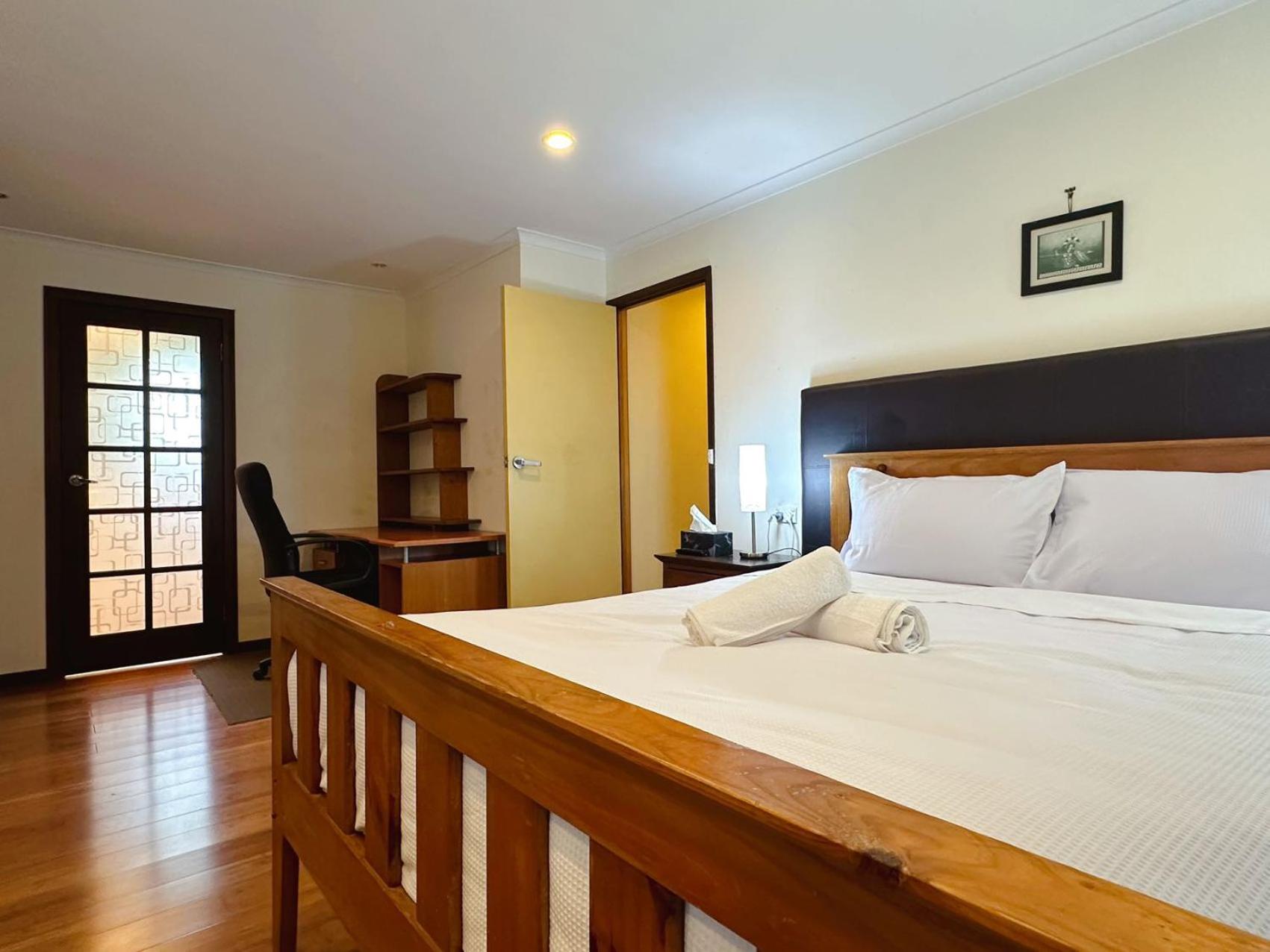 Seven Mile Beach House - 5 minutes to the Airport