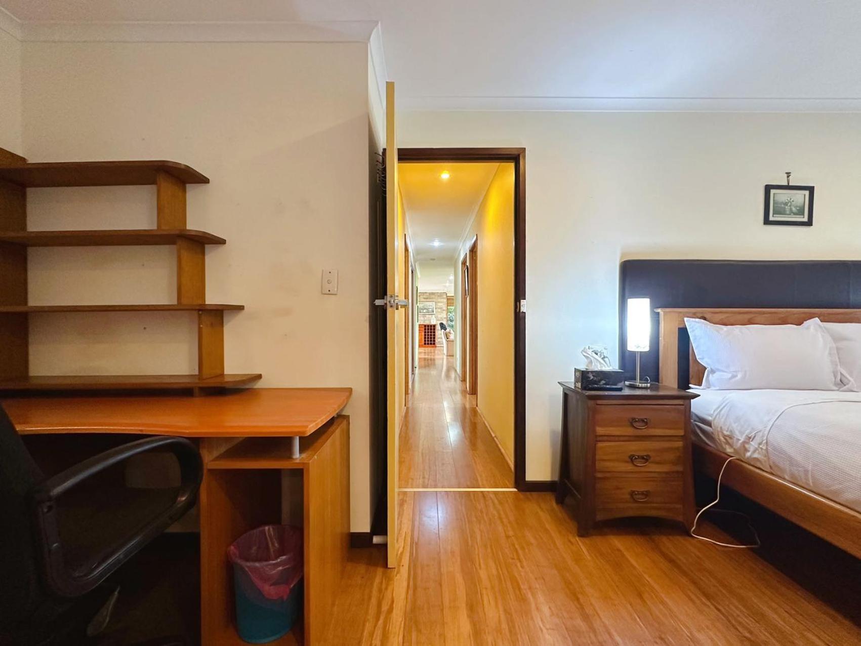 Seven Mile Beach House - 5 minutes to the Airport