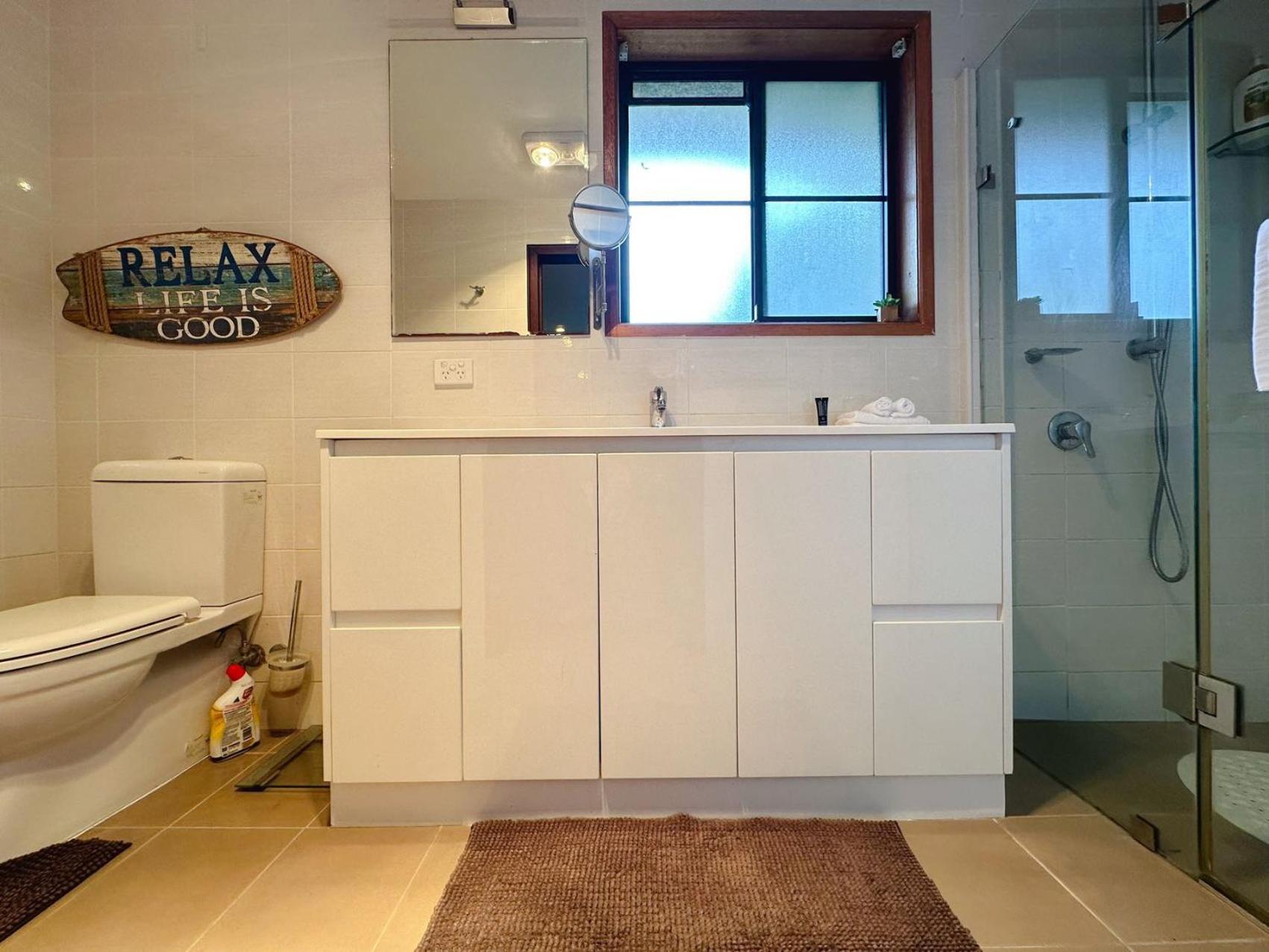 Seven Mile Beach House - 5 minutes to the Airport