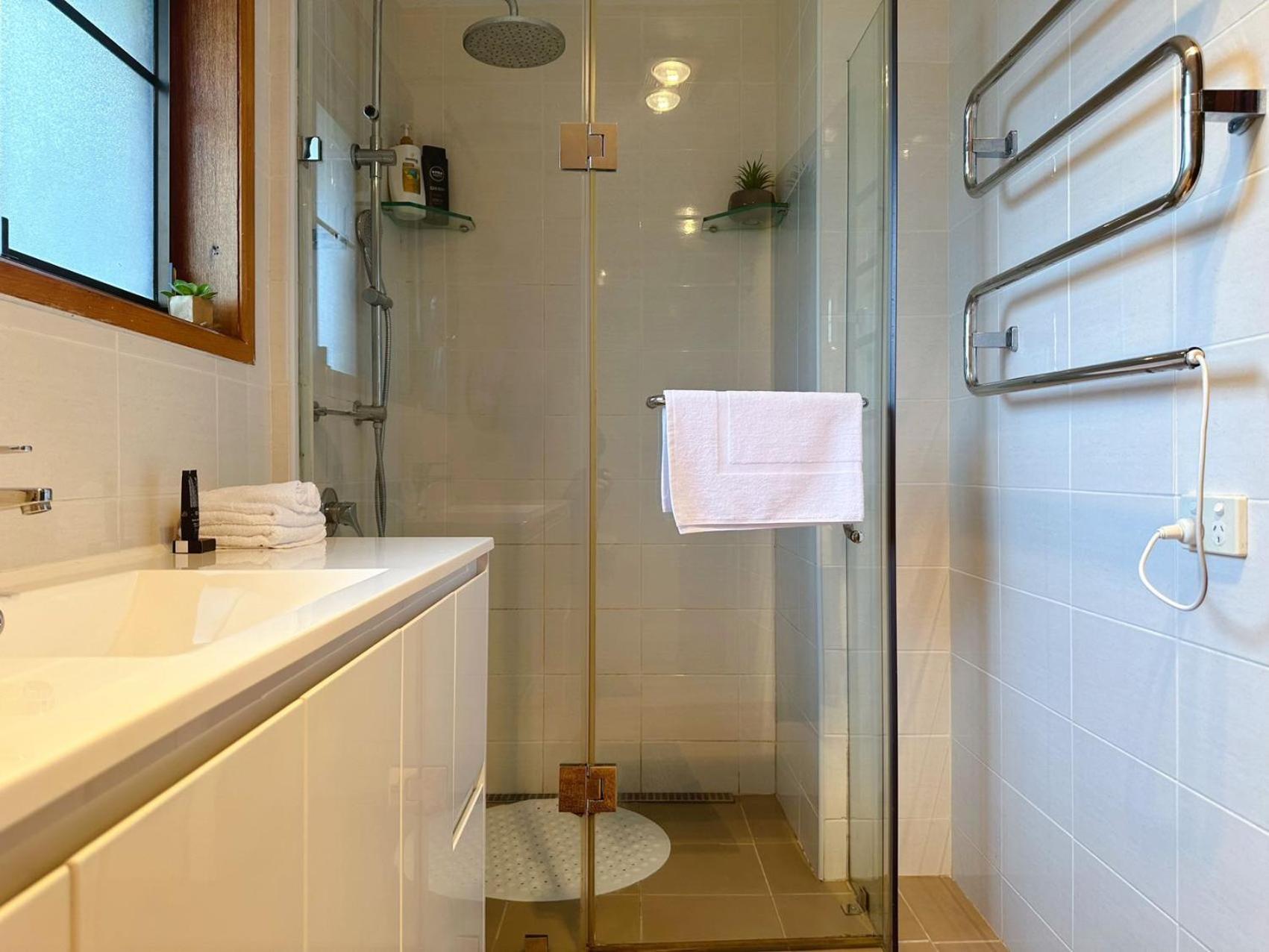 Seven Mile Beach House - 5 minutes to the Airport