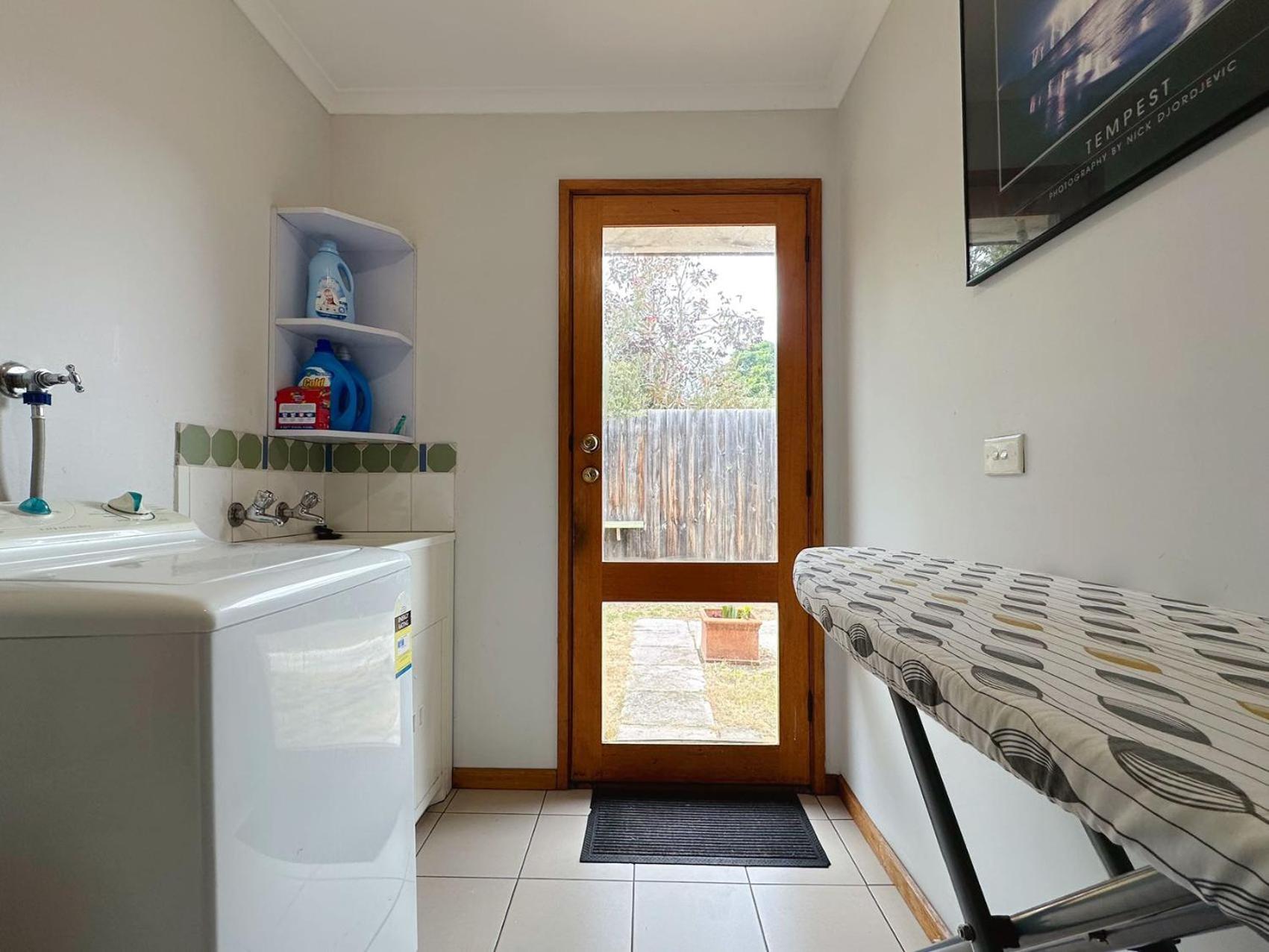 Seven Mile Beach House - 5 minutes to the Airport