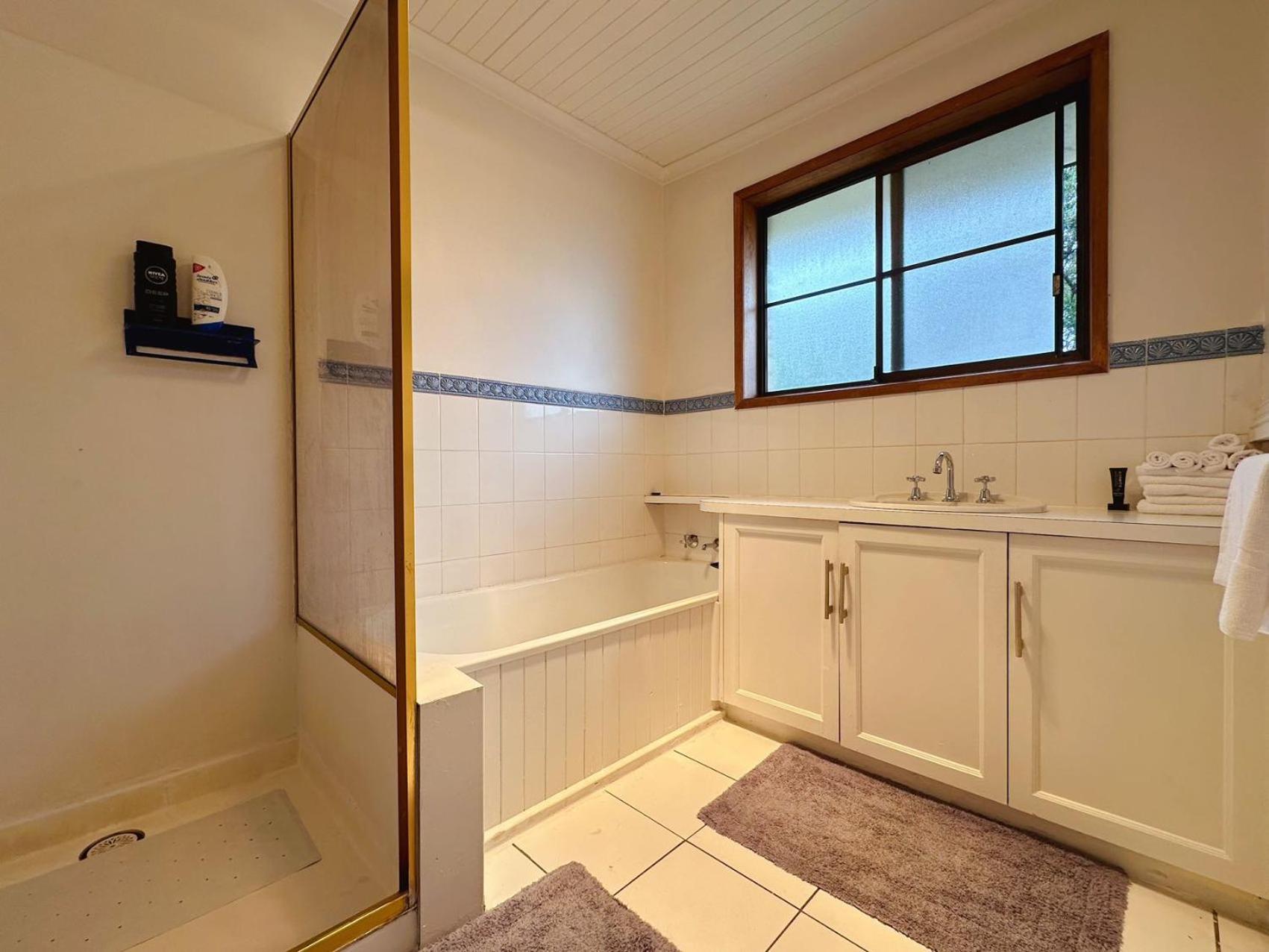 Seven Mile Beach House - 5 minutes to the Airport