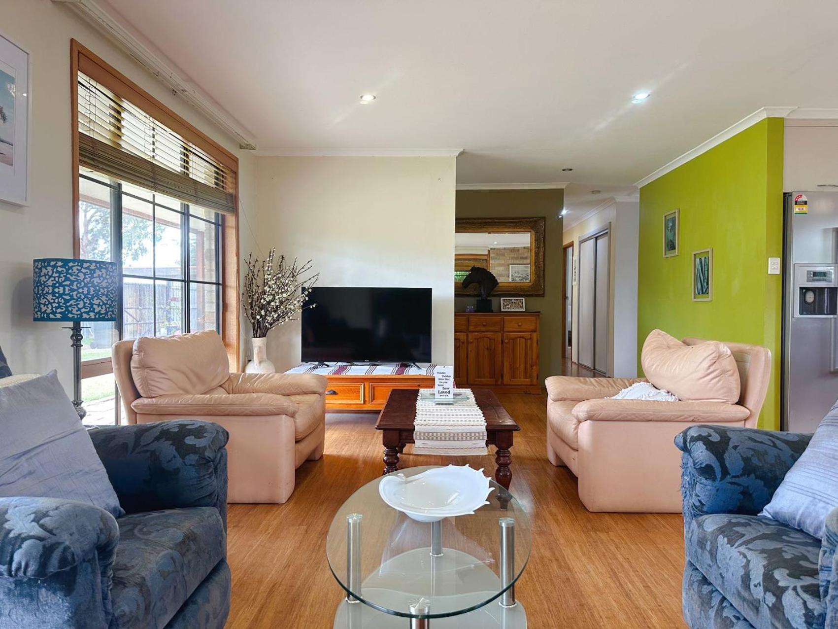 Seven Mile Beach House - 5 minutes to the Airport