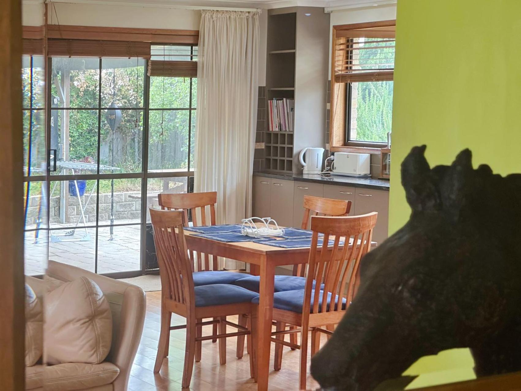 Seven Mile Beach House - 5 minutes to the Airport