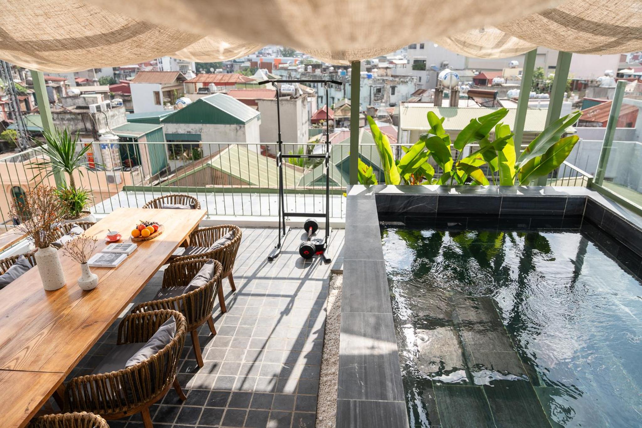 Luxurious Balcony Condo Pool City Central