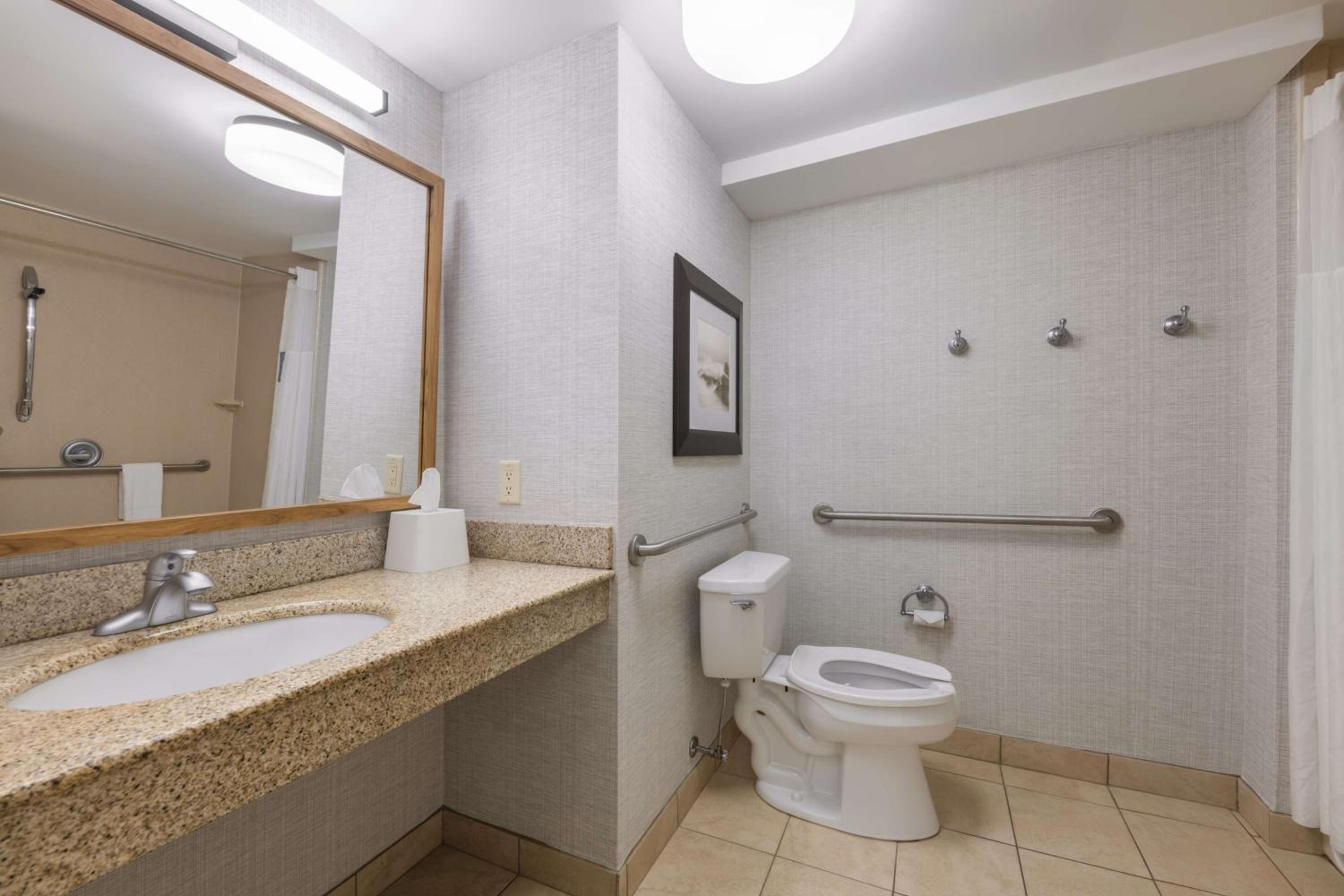 Moncton Vacations - Hampton Inn  Suites by Hilton Moncton - Property Image 6