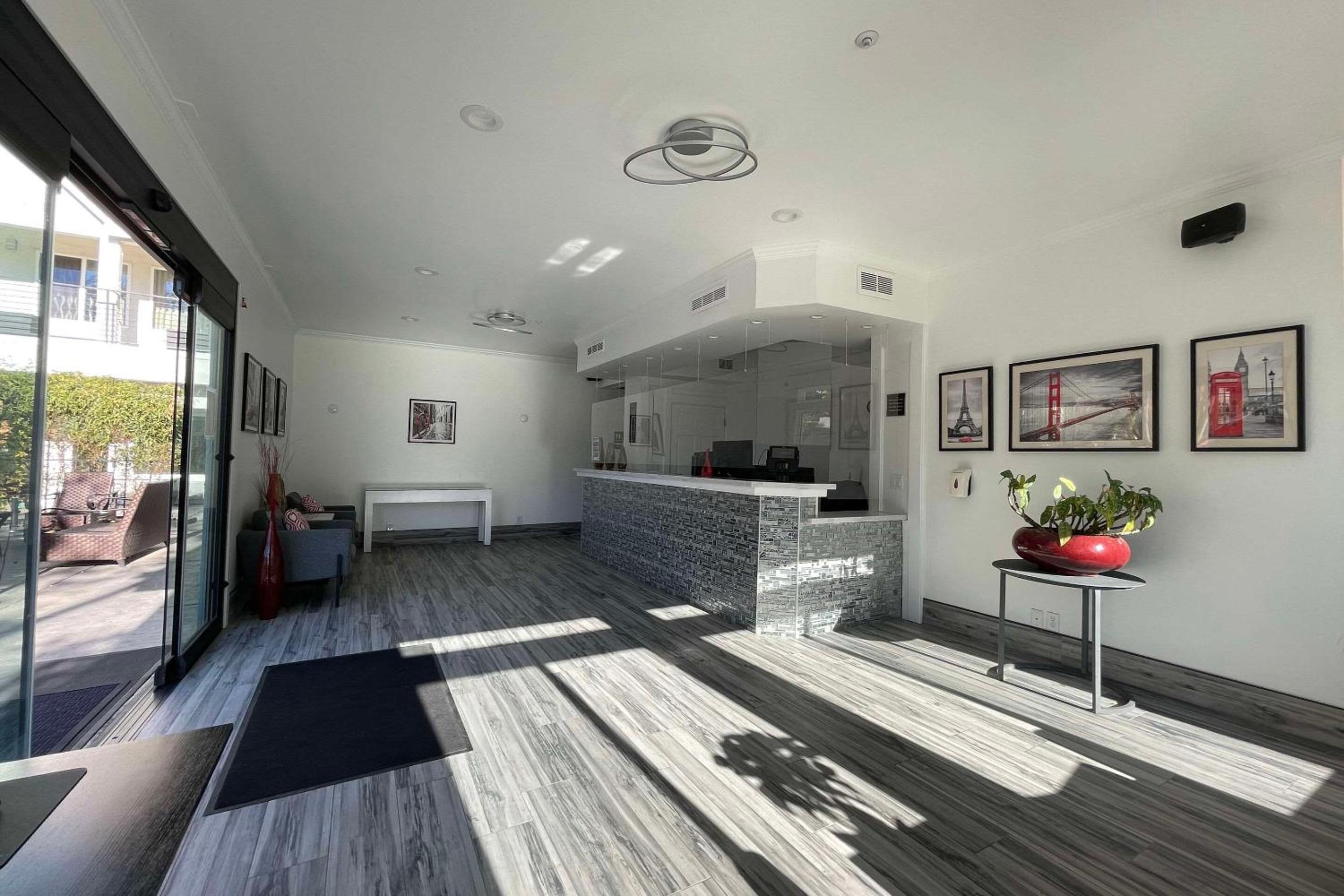 Aggie Inn, Ascend Hotel Collection - Property Image 3