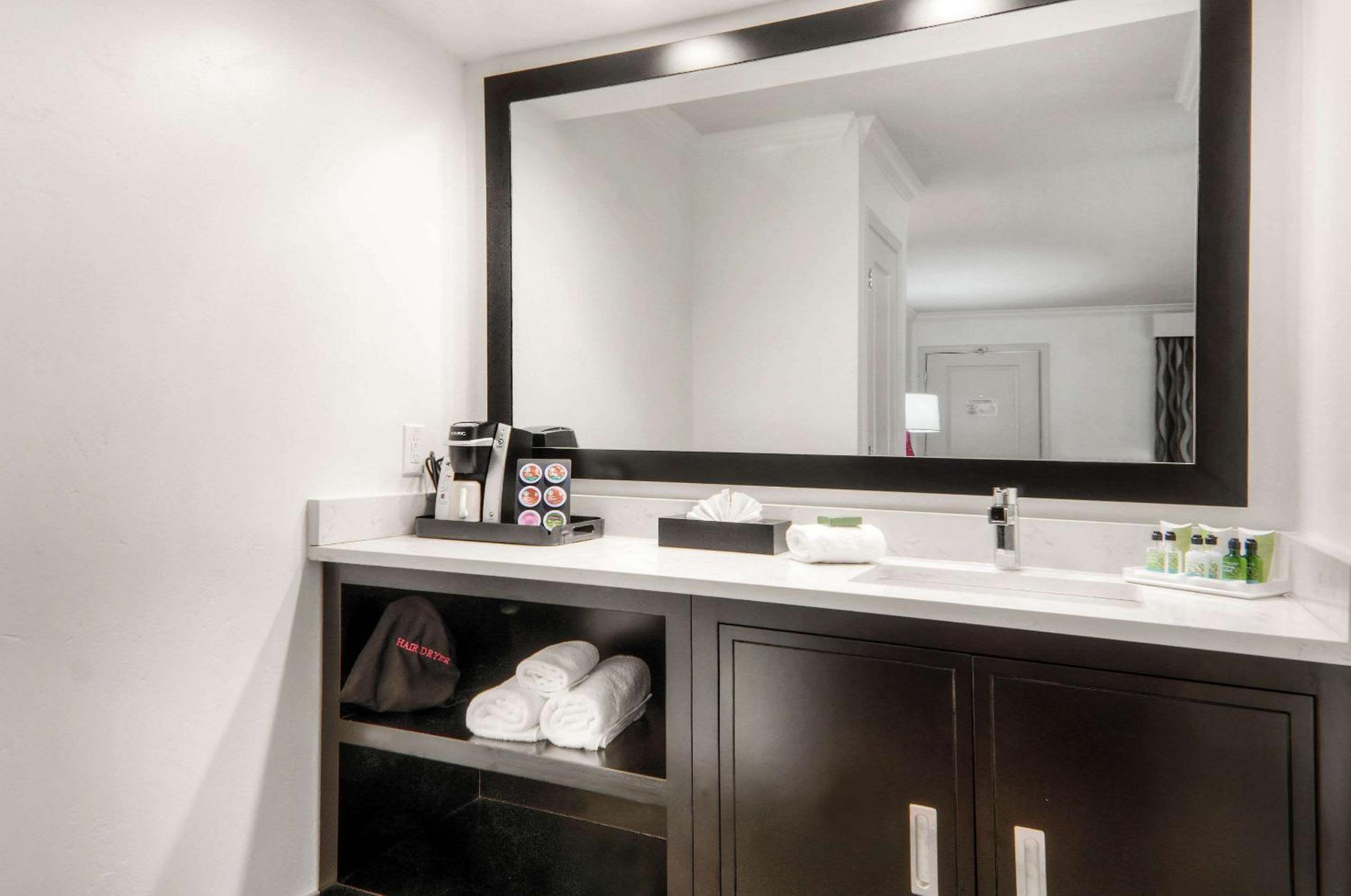 Aggie Inn, Ascend Hotel Collection - Property Image 6